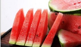 寒风中吃瓜,瓜香四溢——冬日里的独特美食体验