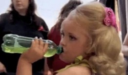 巨婴吃瓜下播,直播界的另类“下播秀”