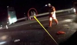 高速公路翻车吃瓜,翻车瞬间，吃瓜群众见证生死瞬间