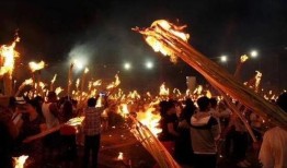 火把节吃瓜,瓜果飘香，共享欢乐时光