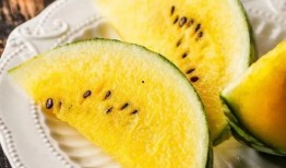 大理酒滩吃瓜,夏日吃瓜，畅享清凉时光