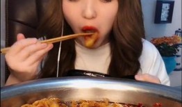 吃货直播吃鸡瓜,吃货主播挑战吃鸡瓜，美味与趣味并存