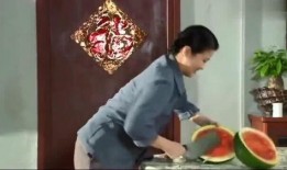 女婿到丈人家吃瓜,丈人家瓜果飘香，温馨一家亲