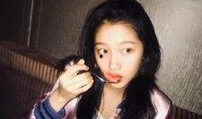 甜妹吃瓜拍照图片,甜蜜瞬间定格