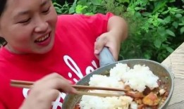 胖妹吃哈密瓜,甜蜜滋味与身材管理两不误