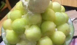 雪吃瓜图片,冬日里的悠闲时光