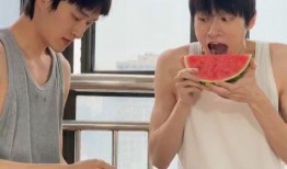 居家吃瓜小说,揭秘居家吃瓜小说的甜蜜诱惑