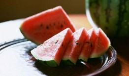 书明在朝堂吃瓜,书明吃瓜记