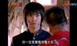 只想静静吃瓜情侣,甜蜜情侣的悠闲时光