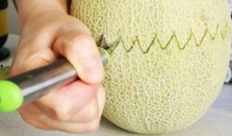 摔伤吃哈密瓜,哈密瓜助力康复之旅