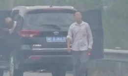 司机假扮吃瓜群众,揭秘街头奇闻轶事