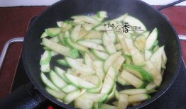 吃小瓜辣嗓子,夏日消暑新宠