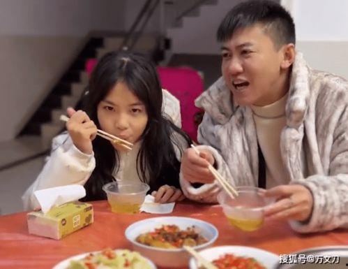 女婿到丈人家吃瓜,丈人家瓜果飘香，温馨一家亲
